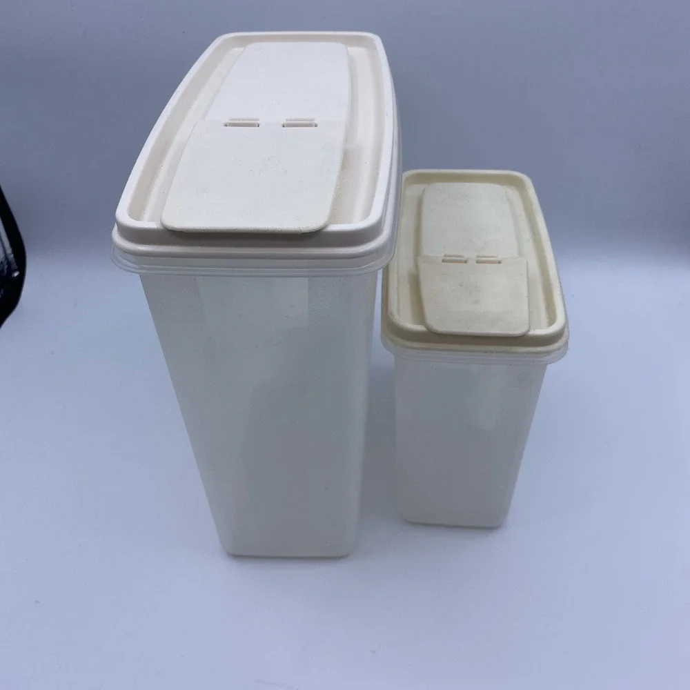 Rubbermaid‎ Servin Saver 2pc Set 13 Cup & 4 Cup Cereal Storage Containers Almond